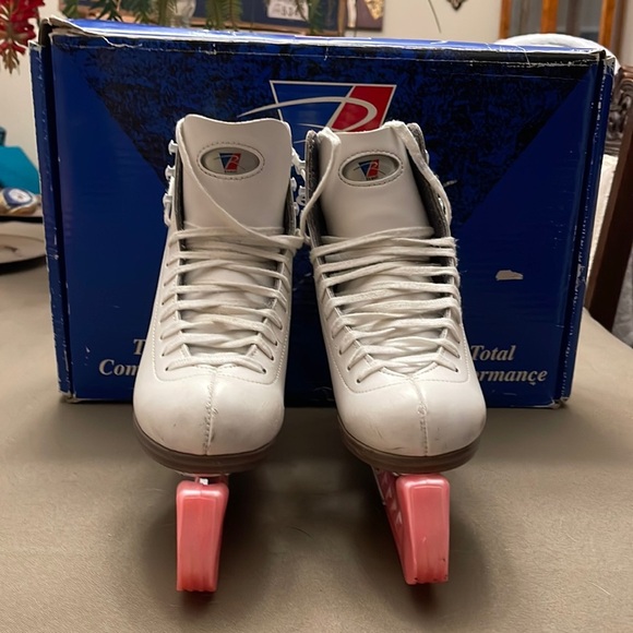 Riedell Competition Ice Skates -Girls 2-1/2 - Picture 1 of 11